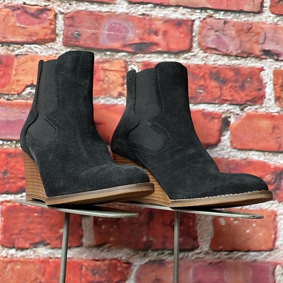 Black Suede Andre Assous Palmer Wedge Chelsea Western-Style Booties - Picture 6 of 17